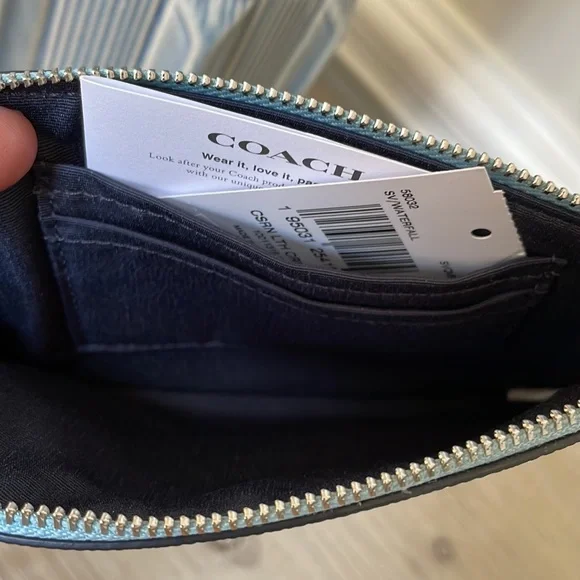 NWT Coach Leather Corner Zip Waterfall Wristlet - Picture 5 of 5